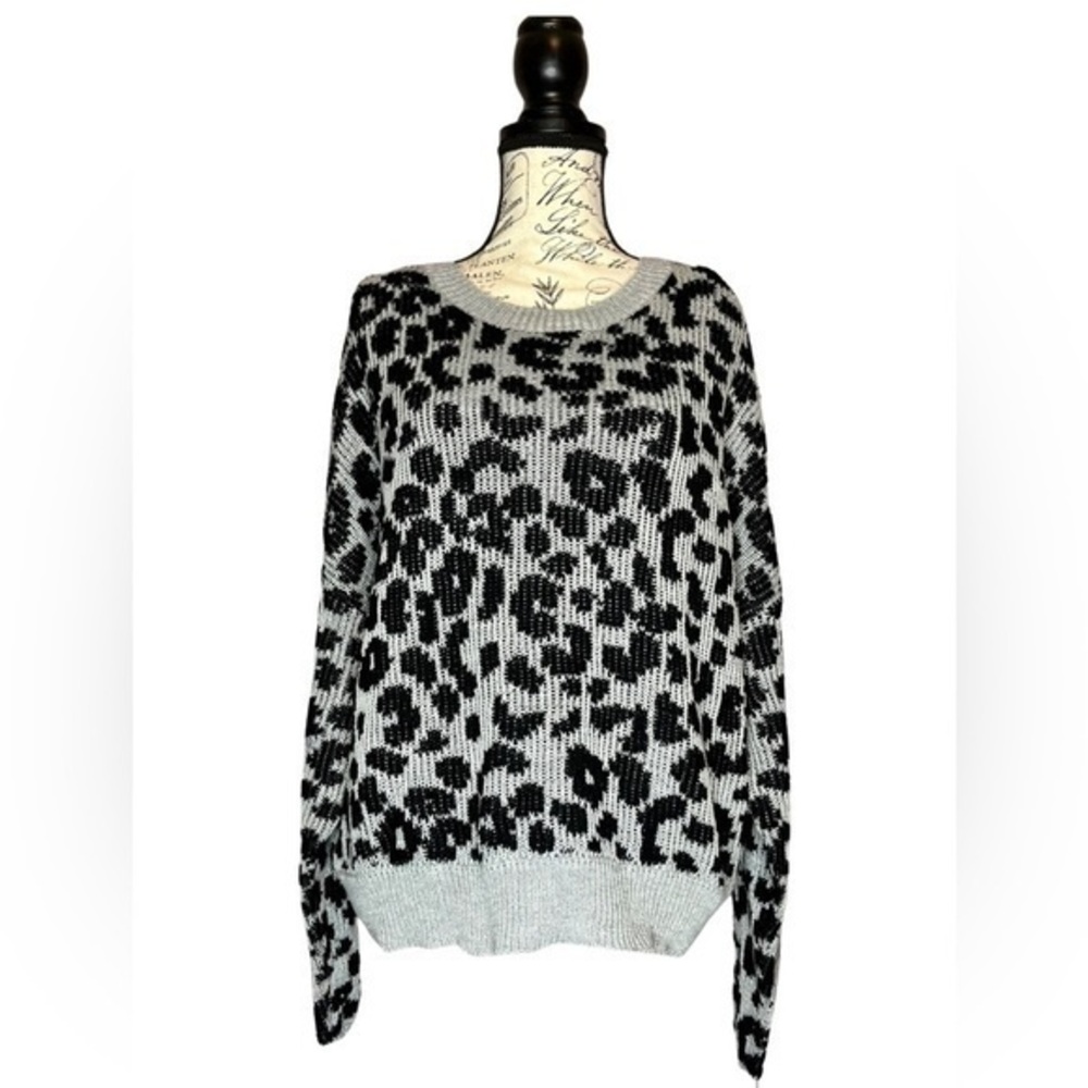 John & Jenn Women Gray Pullover Sweater Large Leopard Print